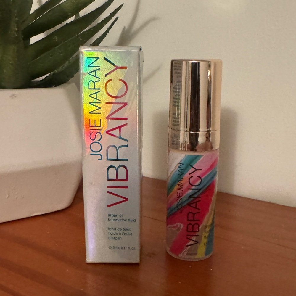 NIB Josie Maran Vibrancy Argan Oil Foundation Fluid Mini / Deluxe Sample Size
